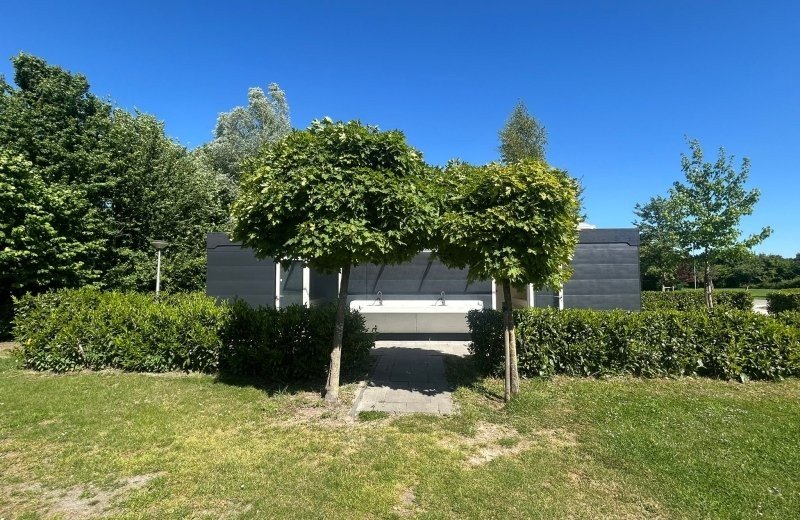 Modern sanitairgebouw